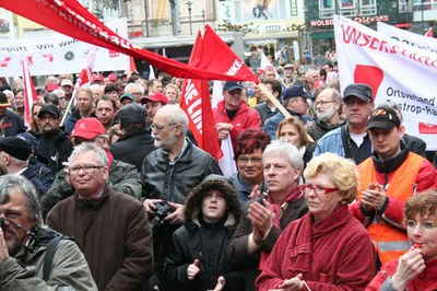Demoteilnehmer aus den Städten des Ruhrgebiets lassen ihren Protest hören