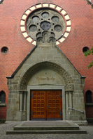 Eingangsportal der Erl&ouml;serkirche in Haltern