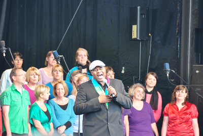 David Thomas und der „German Gospel Choir“ 