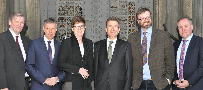 Prof. Jürgern Kampmann, Bürgermeister Christoph Tesche, Superintendentin Katrin Göckenjan, Altbischof Prof. Dr. Wolfgang Huber, Prof. Dr. Albrecht Geck, Dr. Matthias Kordes (v.l.)