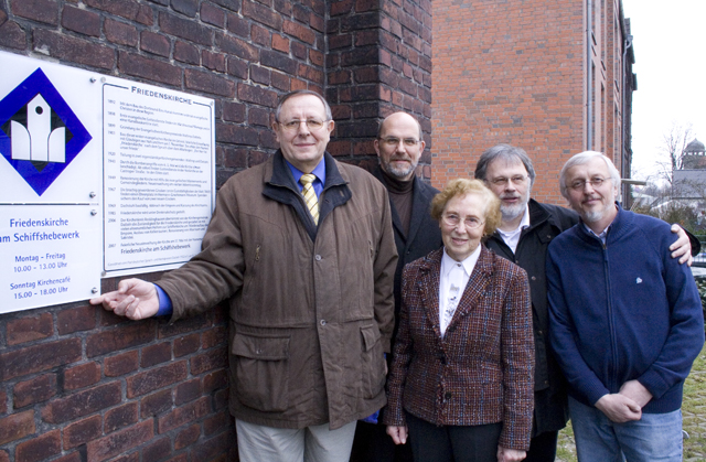 Sigel "Verlässlich Offene Kirche" Friedenskirche in Datteln