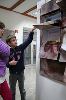 Prämien für Sieger des Wettbewerbs von Schülerinnen und Schülern zur Wanderausstellung “Kunst trotz(t) Armut”